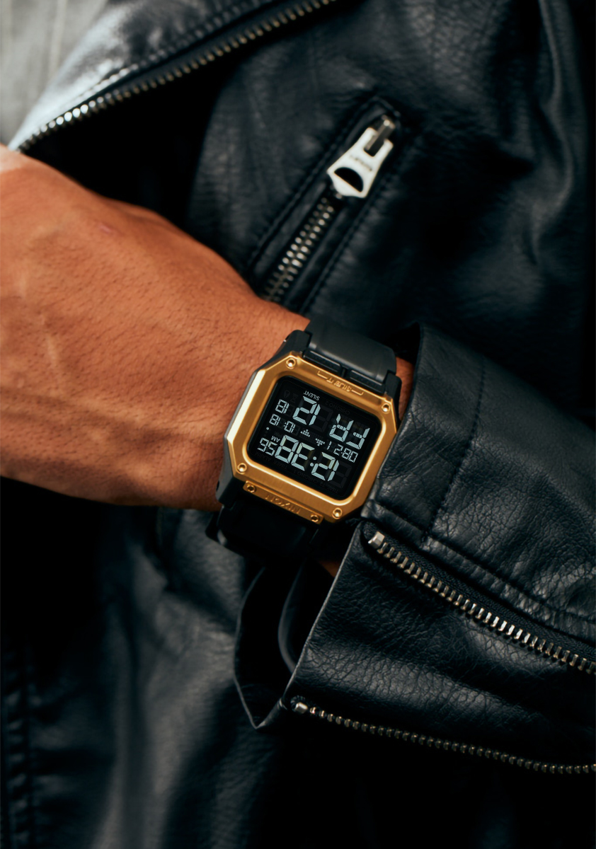 Regulus Black / Gold